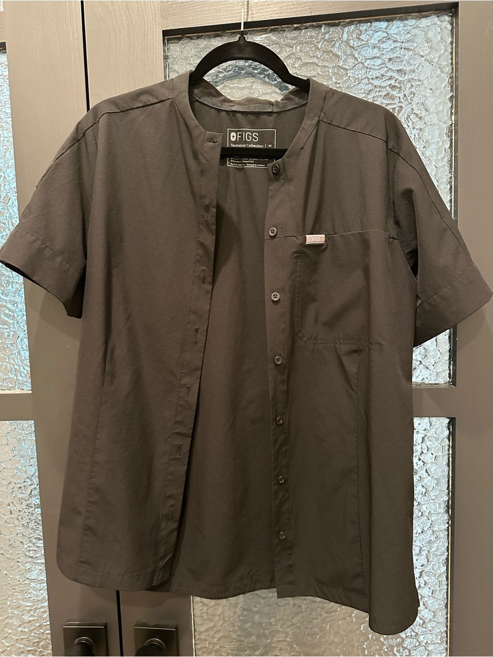 FIGS Mena Freex Scrub Top Black Women’s Medium Button Front